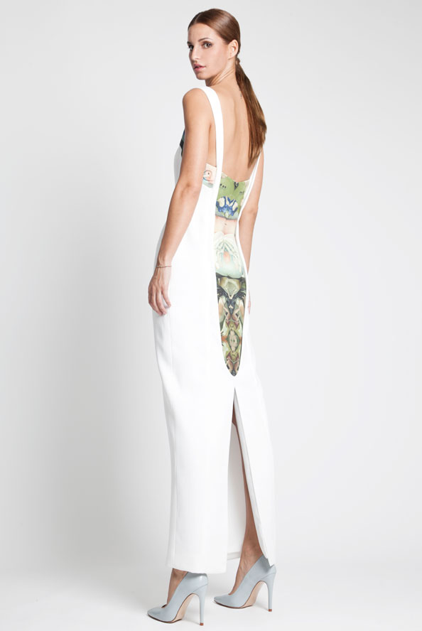 1.Ankle-length-white-crepe-V‐neck-dress-with-printed-back-with-slit2