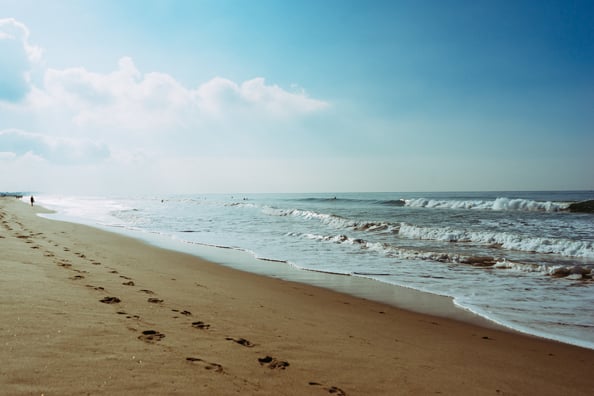 beach-footprint-sea-53421