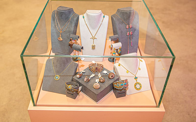 atasay emirates woman rixos jbr turkish jewellery