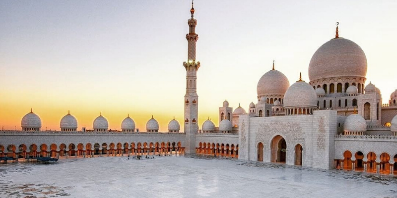 Abu Dhabi grand mosque, prayers cancelled coronavirus