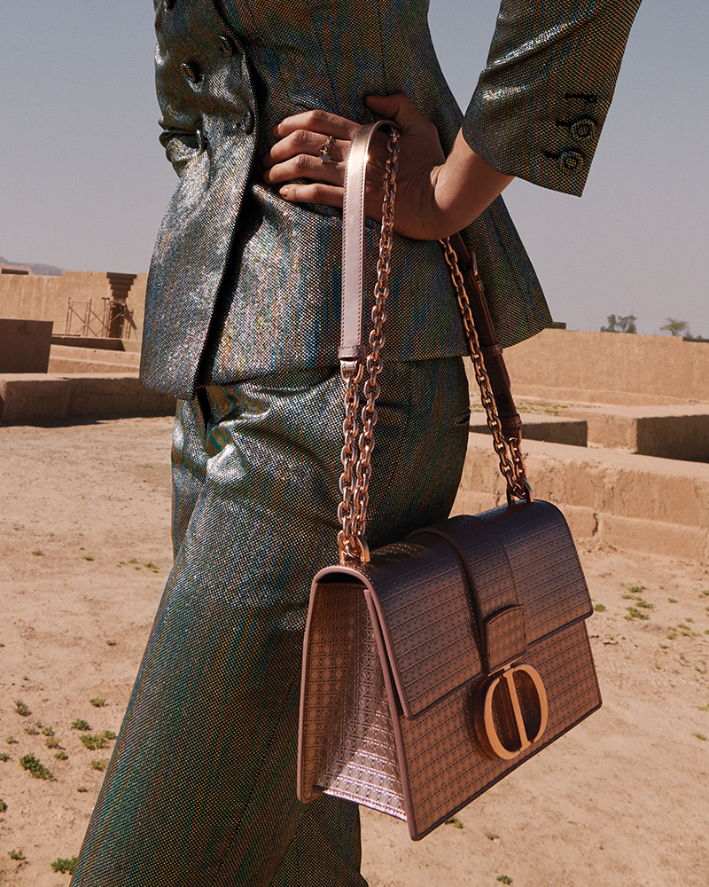 Snap up a Dior Book Tote on the new UAE virtual pop-up store – Emirates ...