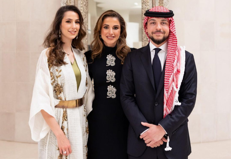 abrelatas académico ganado Queen Rania shares heartwarming video from Crown Prince Hussein's  engagement – Emirates Woman