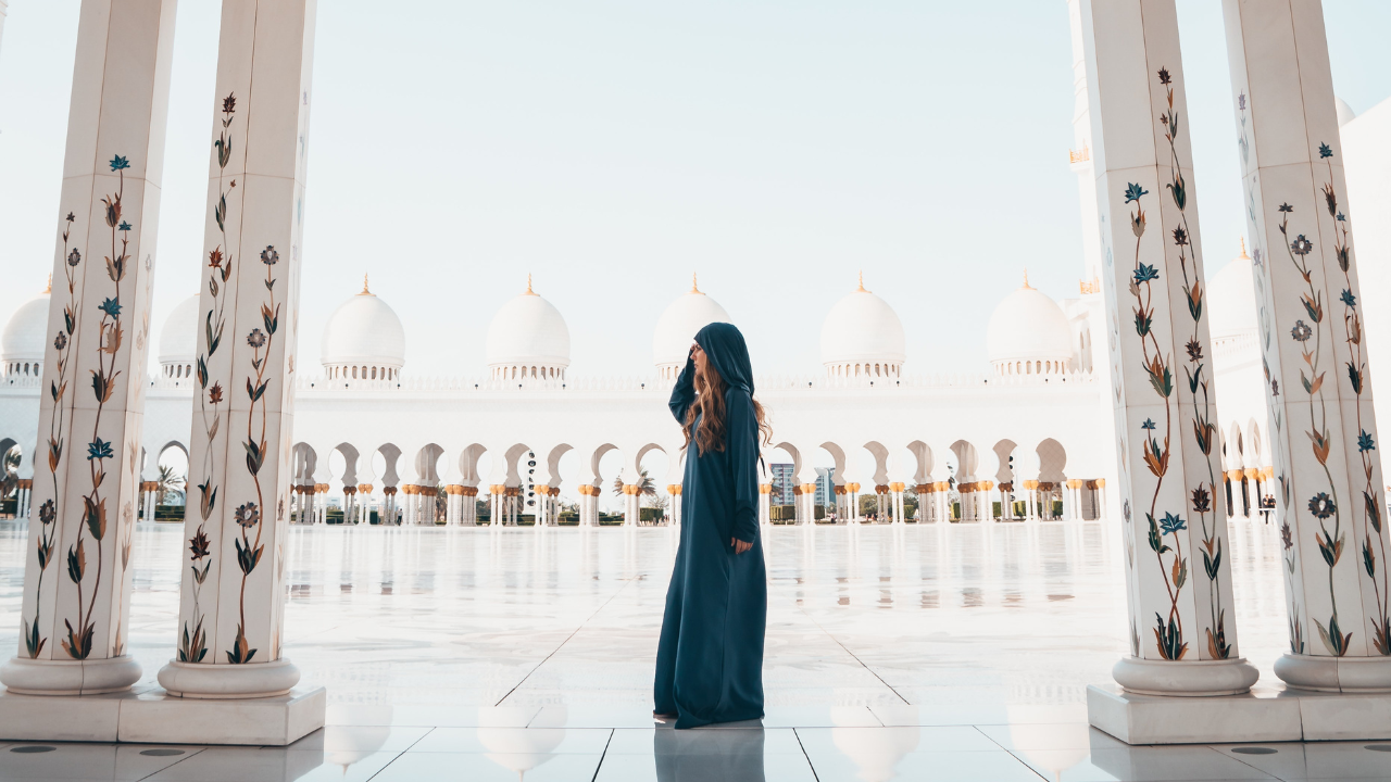 Sheikh Zayed Mosque woman